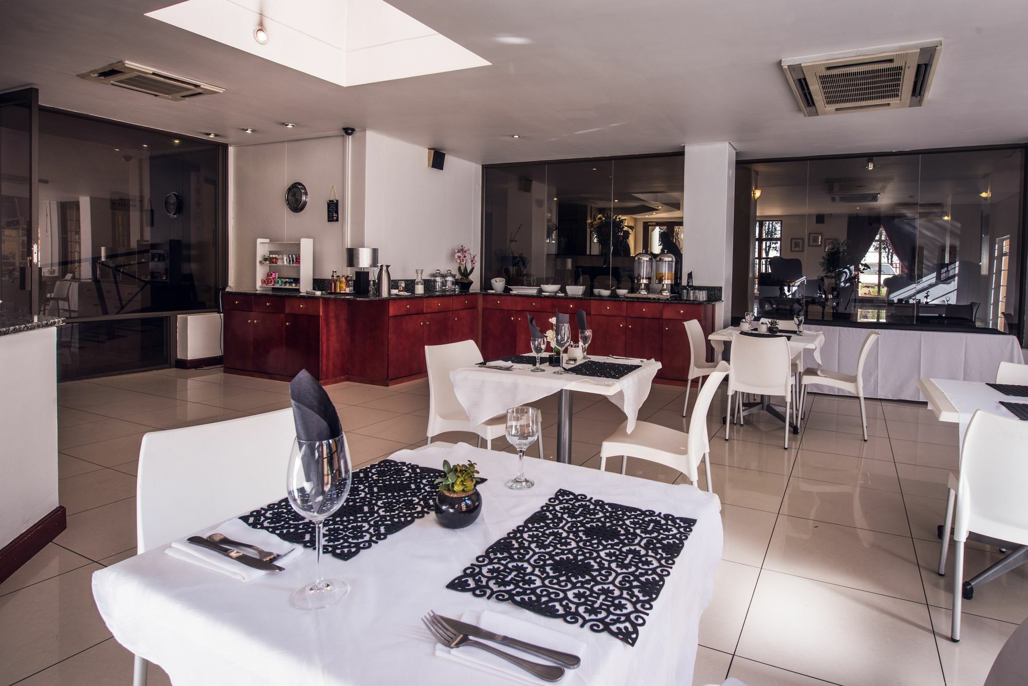Airport Inn Executive Suites Κέμπτον Παρκ Εξωτερικό φωτογραφία