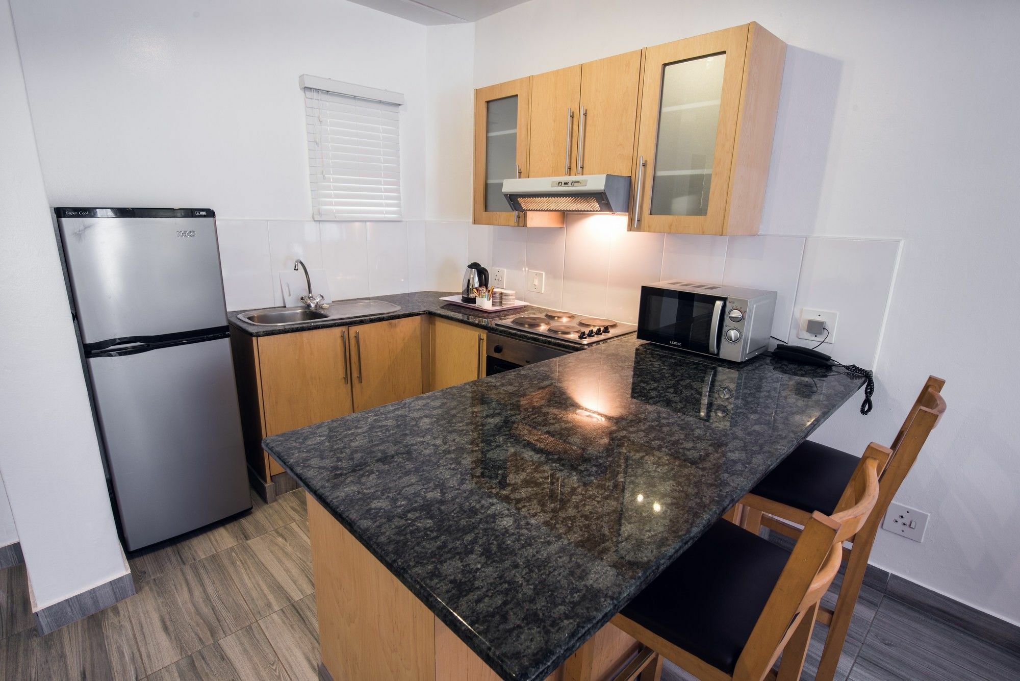 Airport Inn Executive Suites Κέμπτον Παρκ Εξωτερικό φωτογραφία